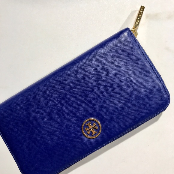 Tory Burch Handbags - Tory Burch Robinson continental zip wallet
